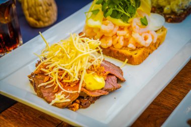 Geleneksel Danimarka Sandviçleri Tabakta