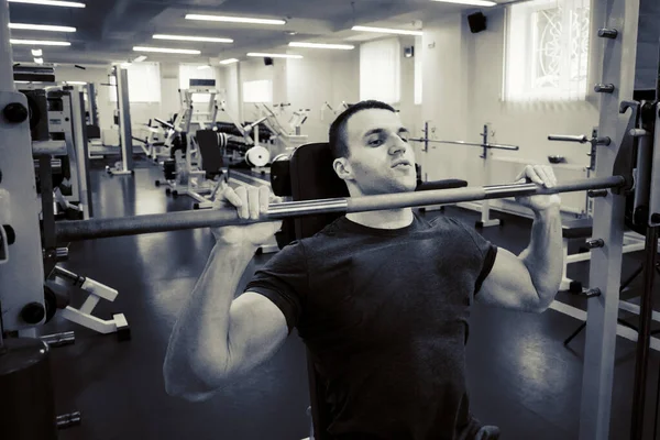 Een Man Gaat Sporten Sportschool — Stockfoto