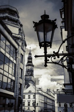 Wroclaw, Polonya - 15 Haziran 2019 Wroclaw Evleri ve Wroclaw şehrinin sokakları. Şehir manzarası