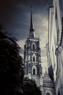 Muhteşem Mimarlık ve Kırbaç Kiliseleri