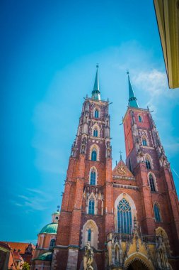 Muhteşem Mimarlık ve Kırbaç Kiliseleri