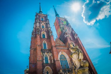 Muhteşem Mimarlık ve Kırbaç Kiliseleri