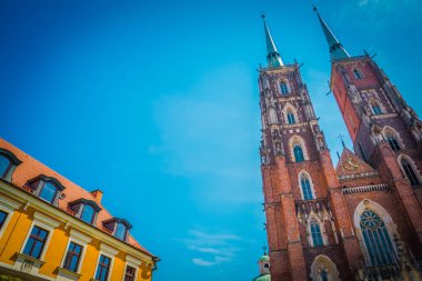 Muhteşem Mimarlık ve Kırbaç Kiliseleri