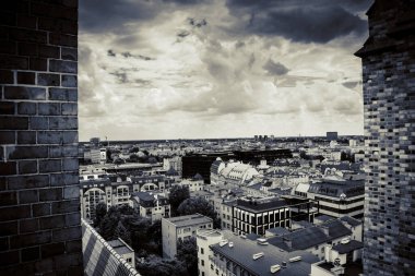 Wroclaw, Polonya - 15 Haziran 2019 Wroclaw Evleri ve Wroclaw şehrinin sokakları. Şehir manzarası