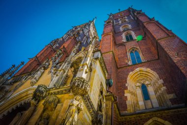 Muhteşem Mimarlık ve Kırbaç Kiliseleri