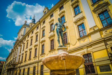 Eski Polonya şehrinin mimarisi. Pençe