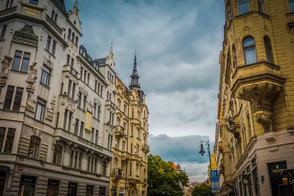 Schöne Straßen Und Architektur Des Herbstlichen Prag — Stockfoto