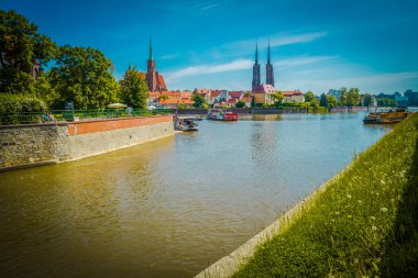 Muhteşem Mimarlık ve Kırbaç Kiliseleri