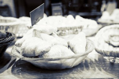 Kahvaltı için kafede nefis taze hamur işleri.