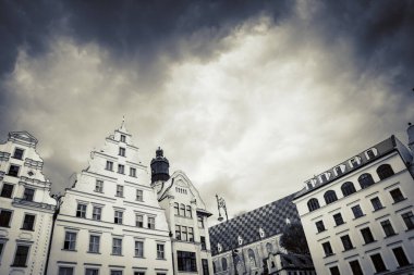 Wroclaw, Polonya - 15 Haziran 2019 Wroclaw Evleri ve Wroclaw şehrinin sokakları. Şehir manzarası