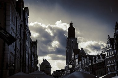 Muhteşem Mimarlık ve Kırbaç Kiliseleri