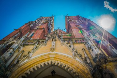 Muhteşem Mimarlık ve Kırbaç Kiliseleri