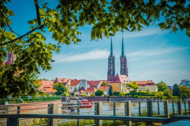 Muhteşem Mimarlık ve Kırbaç Kiliseleri