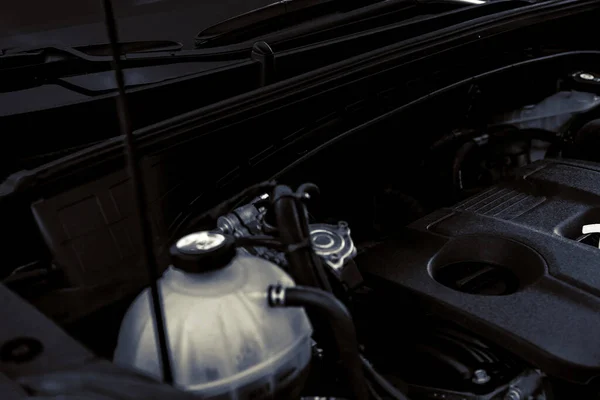 Motor Carro Fundo Escuro — Fotografia de Stock