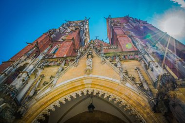 Muhteşem Mimarlık ve Kırbaç Kiliseleri