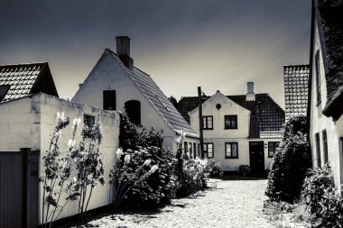 Resimli bir köyde güzel bir Danimarka mimarisi