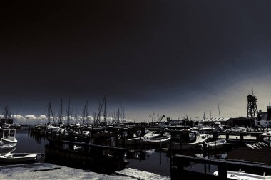 Kopenhag, Danimarka - 23 Temmuz 2019. Denizdeki tekneler