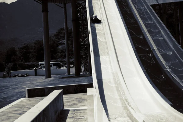 Garçon Monte Toboggan Dans Parc Aquatique — Photo