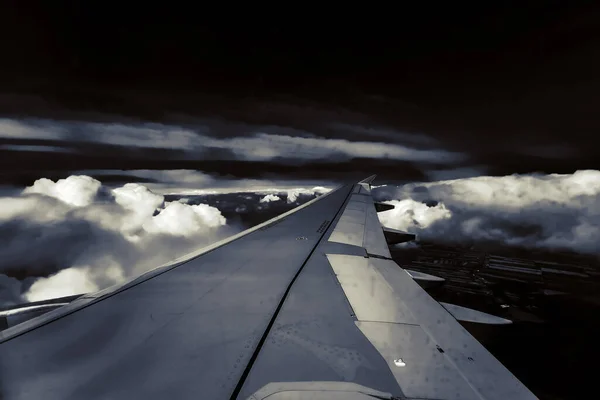 Utsikt Från Flygplansfönstret Vinge — Stockfoto