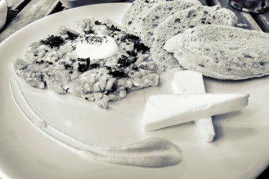 Tabakta dana tartar. Lezzetli.