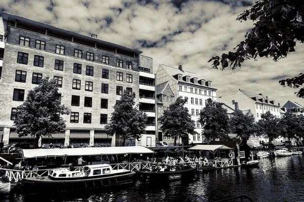 Copenhague Dinamarca Julio 2019 Famoso Christianshavn Con Coloridos Edificios Barcos — Foto de Stock