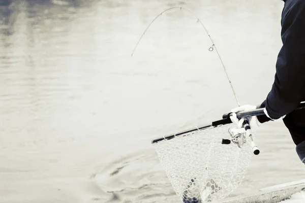 Forellenfischen Dunklen Hintergrund — Stockfoto