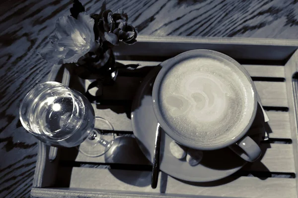 Kaffee Einem Café Auf Einem Tablett — Stockfoto