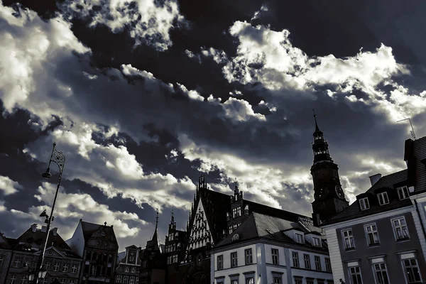 Straßen und Plätze der antiken europäischen Stadt — Stockbild Straßen Und Plätze Der Antiken Europäischen Stadt — Stockfoto