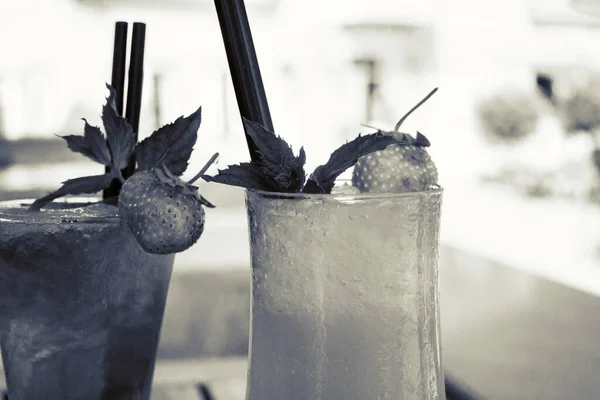 海滨度假酒吧的鸡尾酒 — 图库照片