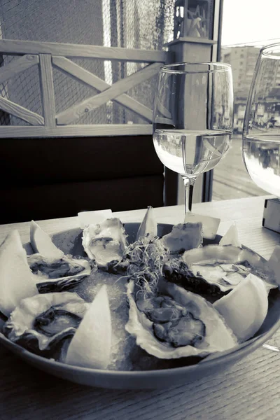 Oysters Table Delicious Lunch — Stock Photo, Image