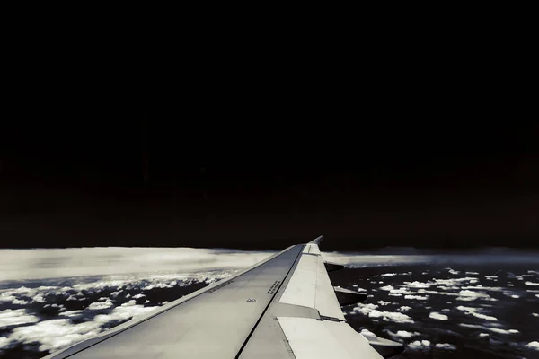 비행기 창문에서 비행기 — 스톡 사진