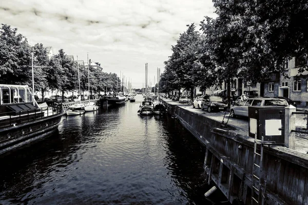 Színes Történelmi Házak Régi Fahajók Találhatók Csatorna Híres Christianshavn — Stock Fotó