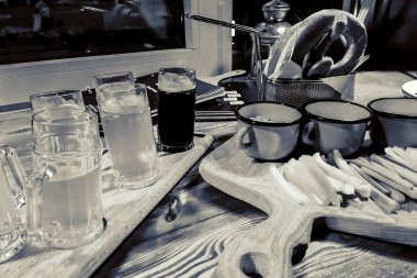 Güzel bir barda bira ve atıştırmalıklar