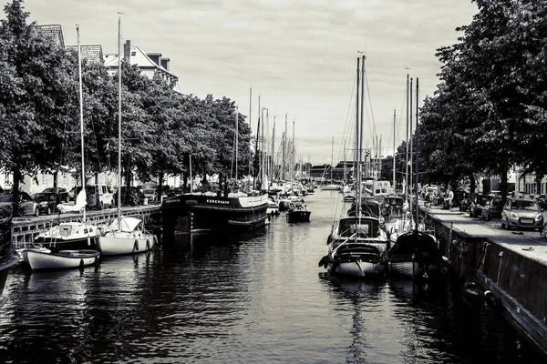 Bunte Historische Häuser Und Alte Holzboote Kanal Des Berühmten Christianshavn — Stockfoto