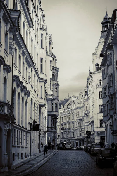 布拉格秋天美丽的街道和建筑 — 图库照片