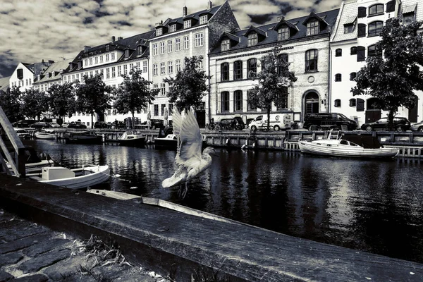 Copenhagen Dania Lipca 2019 Słynny Christianshavn Kolorowymi Budynkami Łodziami Kopenhadze — Zdjęcie stockowe