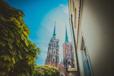 Muhteşem Mimarlık ve Kırbaç Kiliseleri