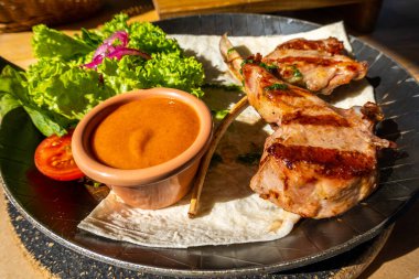 Tabakta dana eti, yemek arkaplanı.