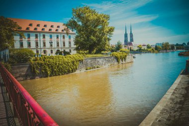 Muhteşem Mimarlık ve Kırbaç Kiliseleri