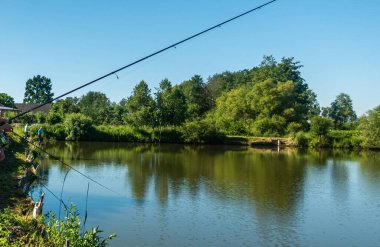 Gölde balık tutmak, şehrin dışında dinlenmek.
