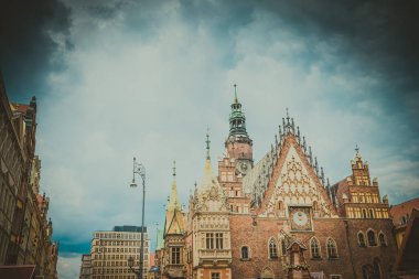 Wroclaw 'daki güzel pazar meydanı, güzel eski evler.