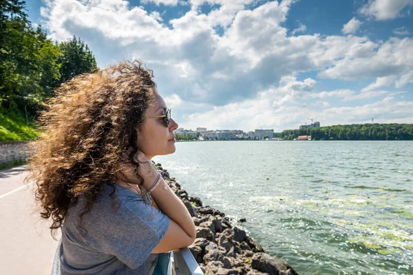 Hermosa Chica Lago — Foto de Stock