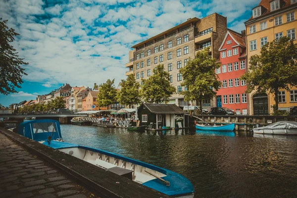 Copenhague Dinamarca Julio 2019 Famoso Christianshavn Con Coloridos Edificios Barcos — Foto de Stock