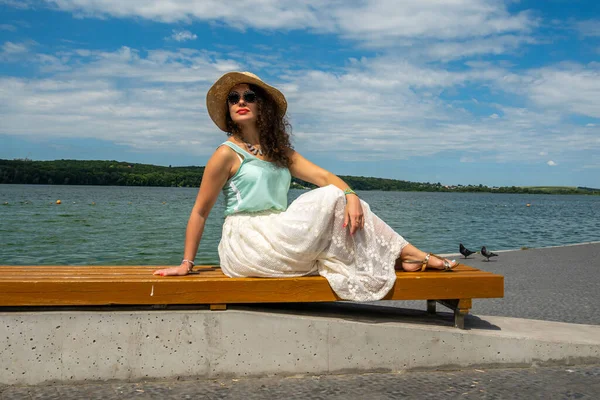 Beautiful Girl Lake — Stock Photo, Image