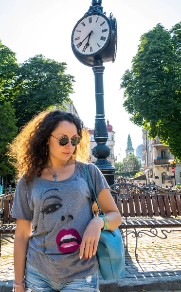 Retrato Una Hermosa Chica Ciudad — Foto de Stock