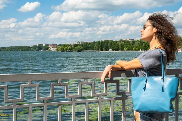 Menina Bonita Lago — Fotografia de Stock