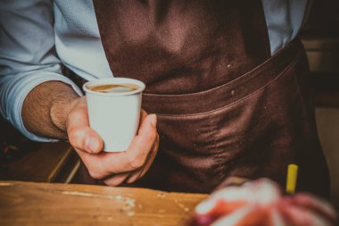 Ahşap arka planda kahve ve dondurma.