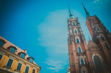 Muhteşem Mimarlık ve Kırbaç Kiliseleri