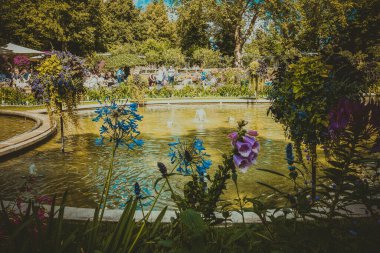 Kopenhag 'daki güzel park ve bahçe. Çekim