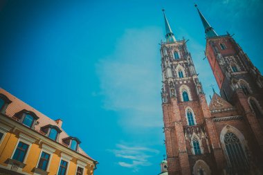 Muhteşem Mimarlık ve Kırbaç Kiliseleri